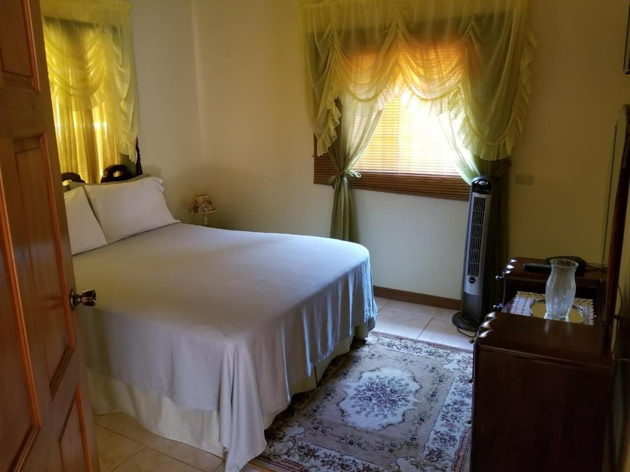 Cliffe Ranch Villa Мандевил Екстериор снимка